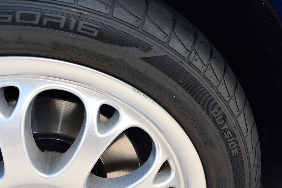 それがコレ！ホイールで・・・いや、外観で唯一のキズらしいキズです。