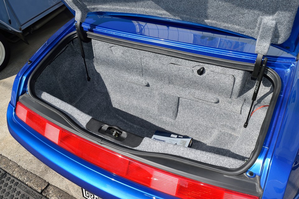 ほぼ車体床面近くまである深い形状なので、見た目以上に積載能力は高し！