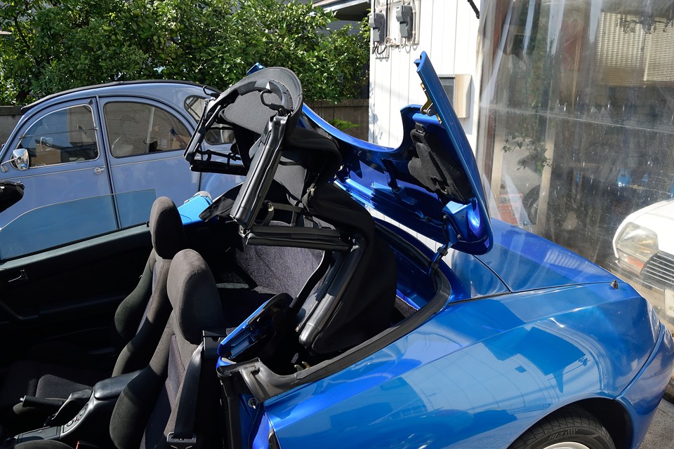 畳まれるように格納していき・・・。