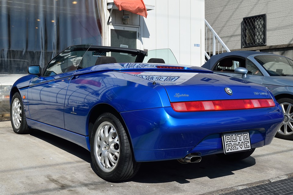 ダルマセリカのリアレンズに似てはいるけど、リア全体のフォルムは全く異なるもの！セリカみたいなヒップアップしたものしか想像出来なかったけど、こんなドッシリとしたボリューム感が出せるんですねぇ～、まさしくフミヤ氏の才能の成せる技！