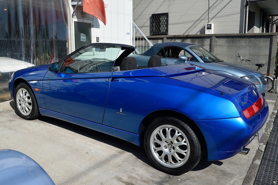 塗装状態は極めて良好、目立つキズはホイールに1点あるのみ。内装も極めて清潔で、機関にも不具合は無いので、このまま直ぐにお乗りいただける状態。