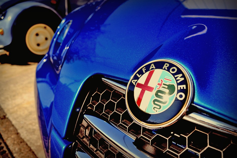 その特別な時間と一体になるために、このアルファスパイダー・・・かなり良い選択ではないかと・・・。