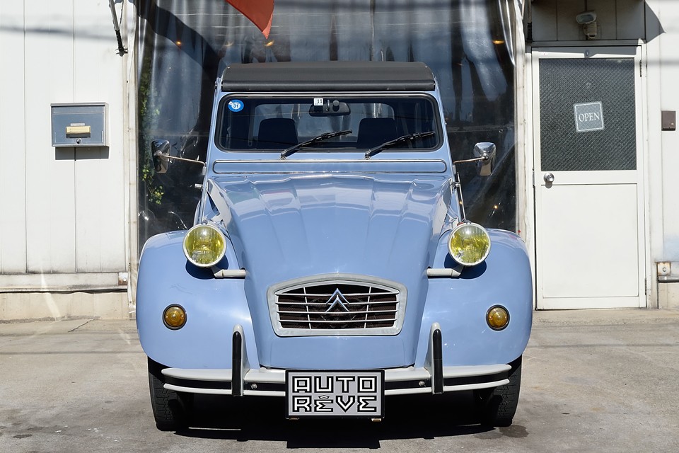 もちろんライトはオールドフレンチにピッタリのイエローバルブで決まり！イエローにすると達磨の目を入れたよう？！に生き生きした感じになるから不思議！