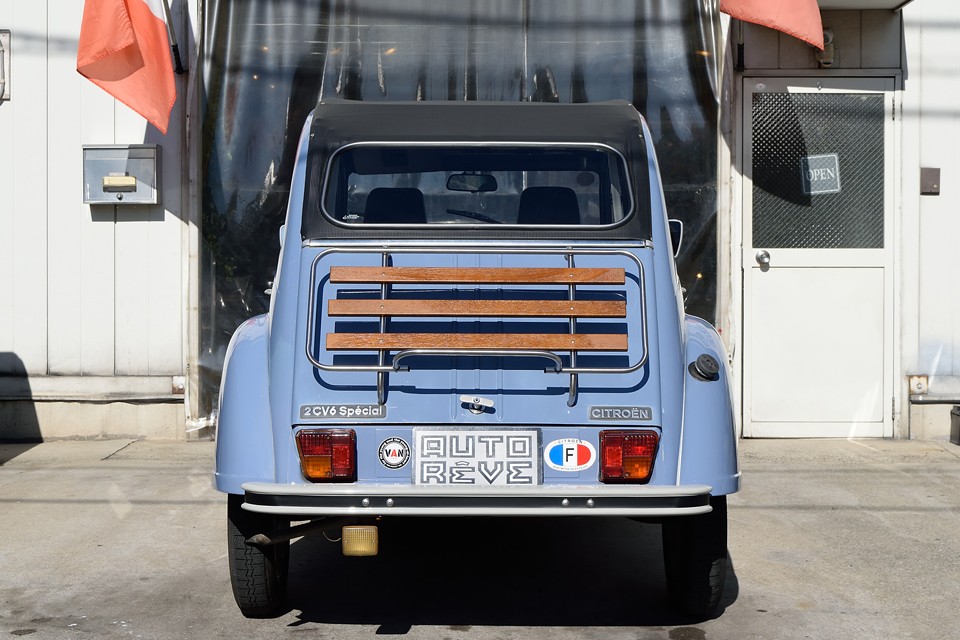 リアスタイルがメッチャいい感じ！こんなのが前走ってたら、暫く付いて行っちゃうつ～の！判る人には判る、涙もののVANのステッカーも、これまたステキ！