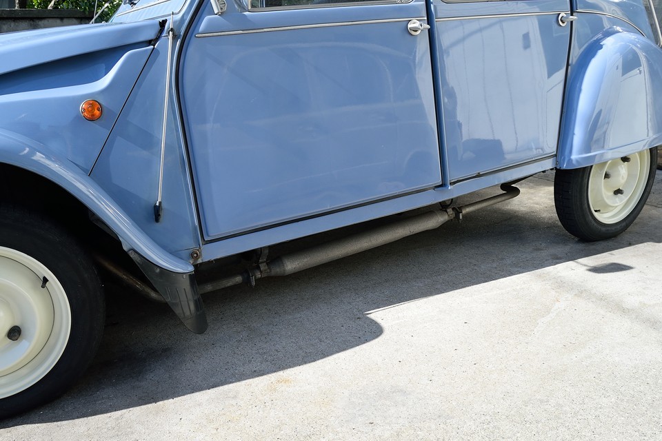 マフラーは現在、少しだけ排気漏れがありますが、簡単な補修で直りそうです。なので、交換までは必要ないかなと思いましたが・・・まぁ、消耗品でもあるので、う～ん、ここは思い切って、ご成約いただきましたら新品交換しま～す！