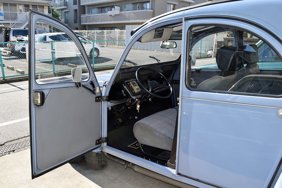 ・・・と、キズのカミングアウト（苦笑）をしてスッキリ！としたところで、インテリアへ行ってみましょう！