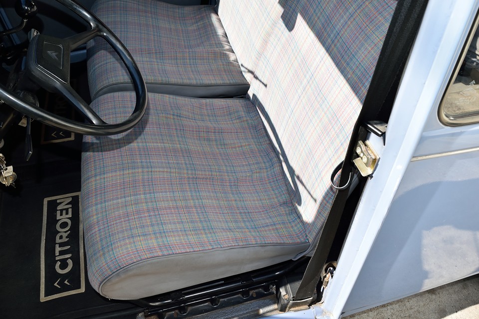 もちろんシート生地も外したついでに洗濯したので、新車時以来の清潔な状態！・・・のはず。