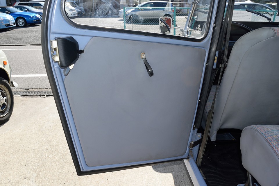 リアドア打内張りです。・・・あ～、落ち着く～！（苦笑）