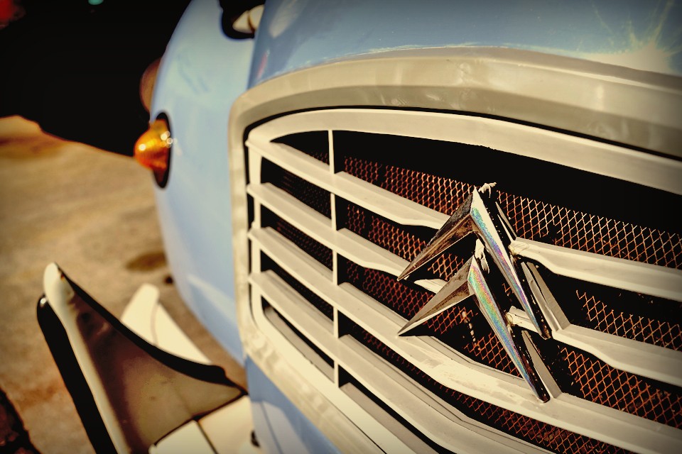 自分で考える事を忘れていませんか？あなたを成立させているすべてのものに感謝をしていますか？素直に語り合い、癒される誰かはいますか？そんな問い掛けに、少しでも心が動いた貴方であれば、きっと、こんな2CVの言葉も聞こえるはず・・・それは・・・。