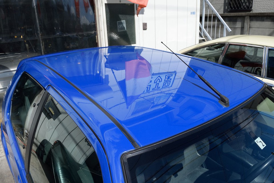 入庫後、軽い洗車をしただけでこの状態です。通常通り、磨きやWAX掛けをしたら更にツヤッツヤになること間違い無し！それも塗装状態が良いから出来る事なのです！