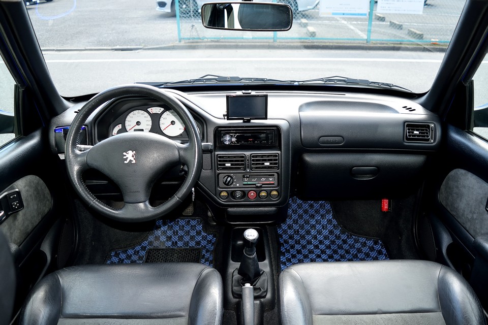 気になるのは前述のシート補修跡ぐらいで、他はすべてメッチャ清潔！どうしたらこんな感じに維持出来るんでしょうね。新車カタログではありません、念のため。