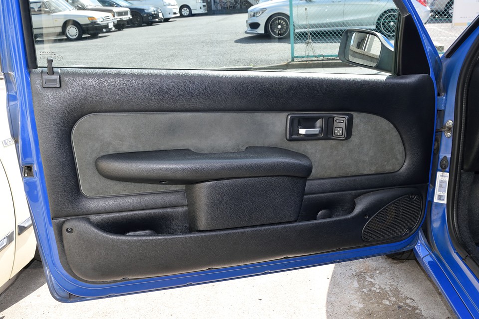 いやぁ、ここまでキレイだと触るの躊躇しちゃうんですけど～！個人的には若干の汚れがある方が落ち着きます。はい。（笑）