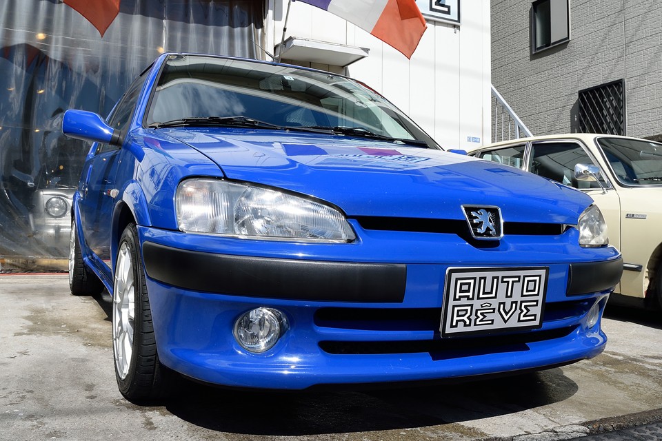 おさらいをしますと、2002（平成14）年式プジョー106 S16、走行15.8万kmと多いですが、それを感じさせないほどの美車！左ハンドルの5MTで、最高出力118ps/6600rpmで車両重量	960kg、クイックなハンドリングと相まって、チョ～キビキビ走るドライビングマシーン！