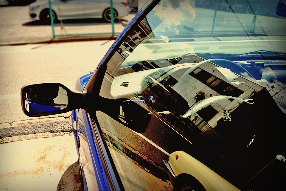 何度も言うようですが、クルマは走行距離だけでは計れないのです。乗りっ放しの5万kmより、メンテと愛情を掛けた15万km！それって、会話の無い新婚さんより、手を取り合って歩く老夫婦と同義語？！（笑）