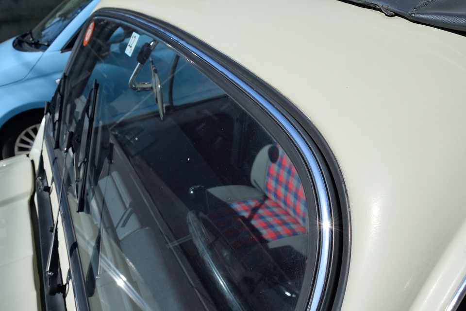 「喜びの表情」に欠かせないのが、このウインドウモール！たかがモールですが、この輝きは効果絶大！