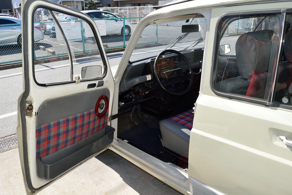 でも、そんな気になるところばかりではありません！それでは、この個体のアピールポイントの説明、いきま～す！