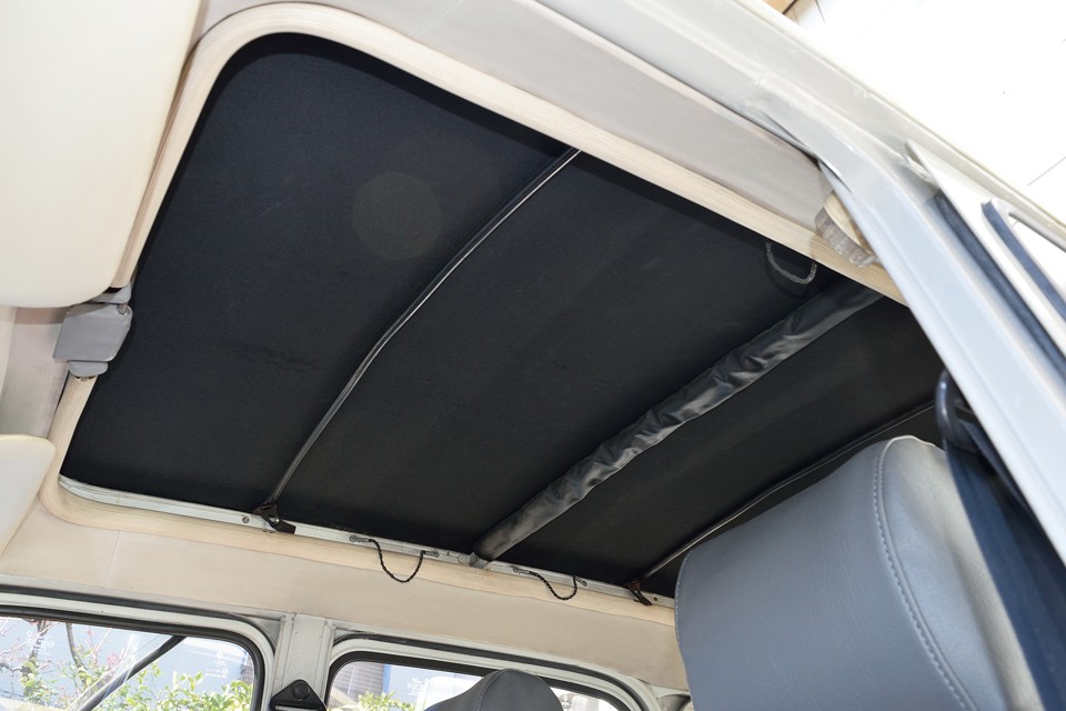 幌内側です。こんなにキレイだから交換するの悩むのです。どうせならボロボロだったら悩まないのに～！←いやいや、それ何か違う（笑）