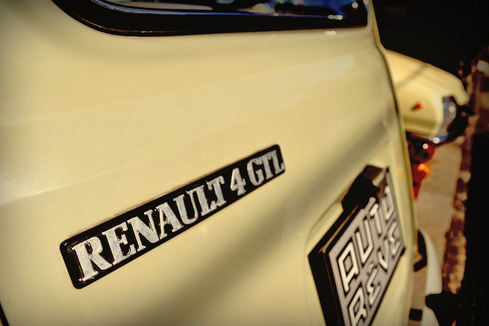 少し気難しく、身なりも気にせず筆を走らせることだけに没頭し、自分にとって本当に大事なものだけを追い求めている姿・・・それと似たものをこのキャトルには感じるのです。