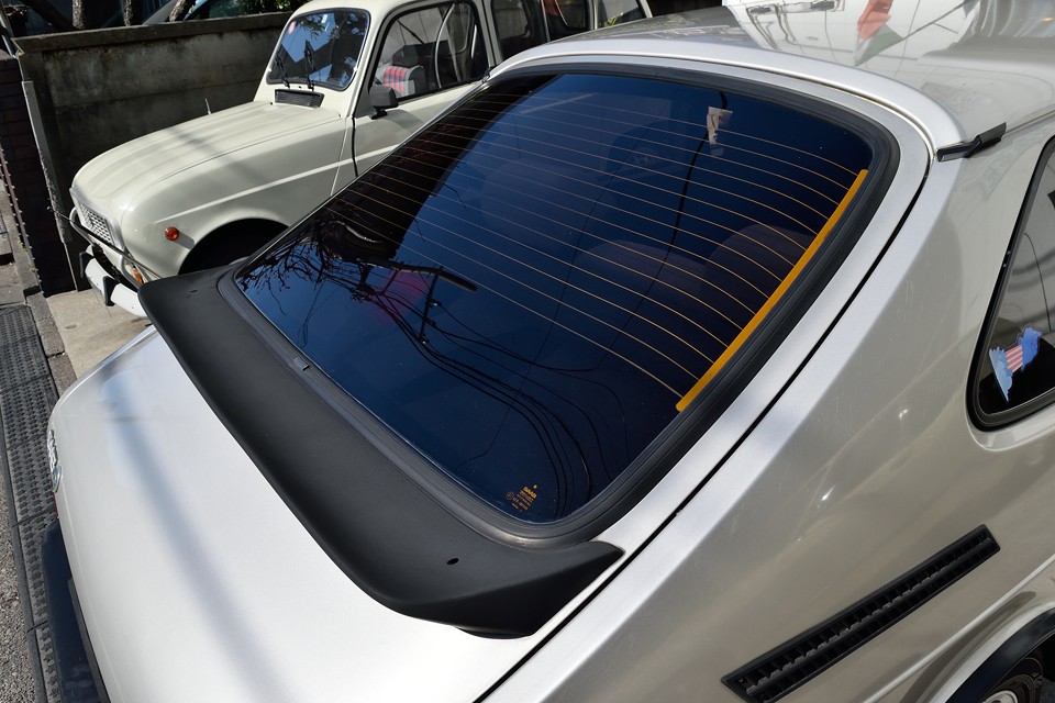 若い頃はこのサーブの大味で不恰好なリアスタイルが「何か変なの！」って思っていたのに、何故か今は、心地いいこと、心地いいこと・・・（笑）