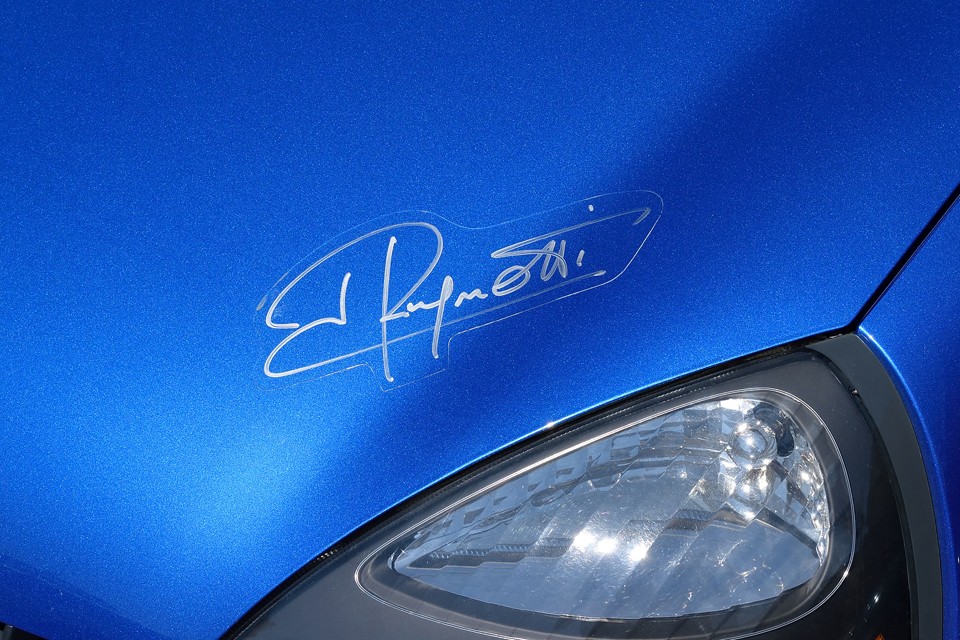 そしてこの個体、ボンネットには、ラニョッティさん直筆のサインがぁ～！ラニョッティさんも認める？！激熱なモデルなのですぅ～！