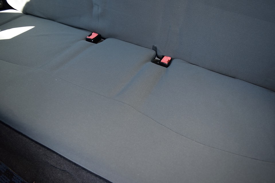 生地もこんな質素な感じ・・・これも軽量化のため！そんな潔さを感じます。