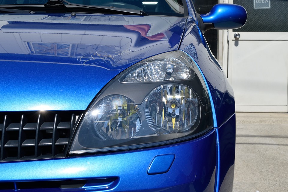 ヘッドライトはご覧の通りクリアー！LOW、HI、フォグはすべてイエローバルブ！夜間はほとんど「黄色い衝撃！」・・・いろいろ衝撃が多いです（笑）