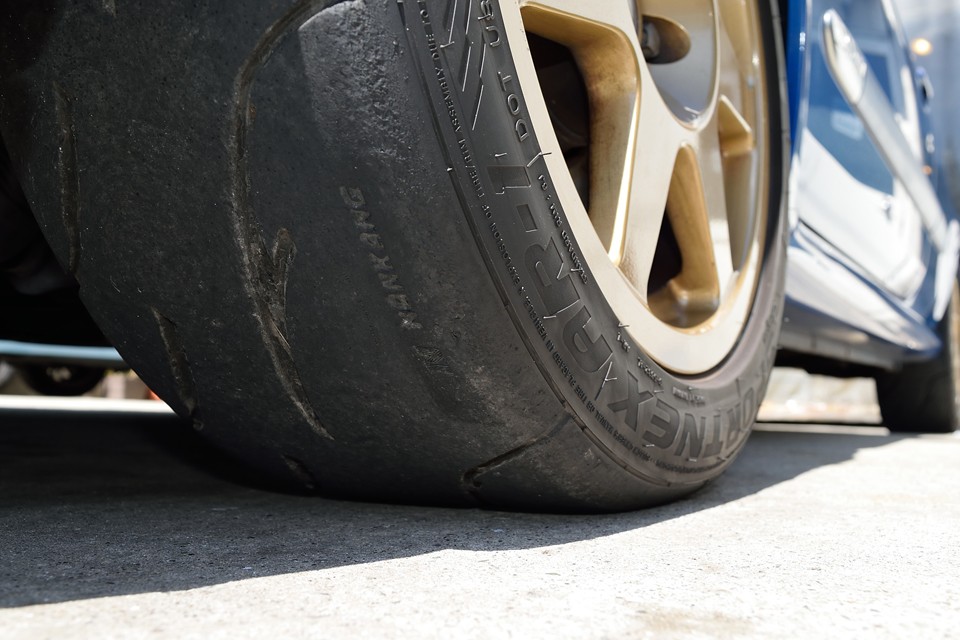 タイヤ残山は・・・既に終わりかけておりますので、ええい！ここは思い切って・・・ご成約いただきましたら、ご希望の新品タイヤ4本交換サービス！タイヤ銘柄をご指定くださいませ（例えばブリジストン・ポテンザRE-11Sがいい～！等）