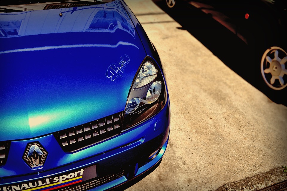 「フランスの国宝」とも呼ばれるジャン・ラニョッティ・・・1985年のWRCツール・ド・コルスでRenault 5 Turbo Maxiを駆りトップを独走！5分ほどの大量リードがあったので、コース途中のレストランに立ち寄り、パスティス（リキュール）で一服してからゴールし、優勝した！