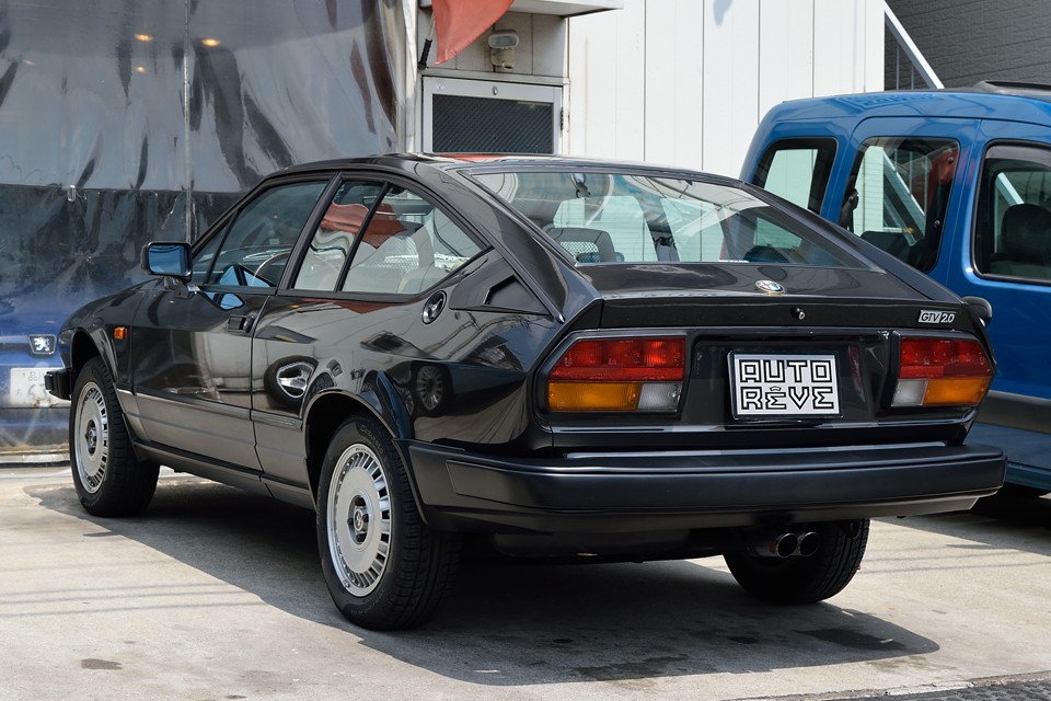 アウトレーヴで以前に販売させていただいた個体ですが、当時「これ以上の状態にするのは無理でしょ！」案件だったはずなのに、更にグレードアップして戻って参りました！百聞は一見に如かず！是非、現車をご覧くださいませ！