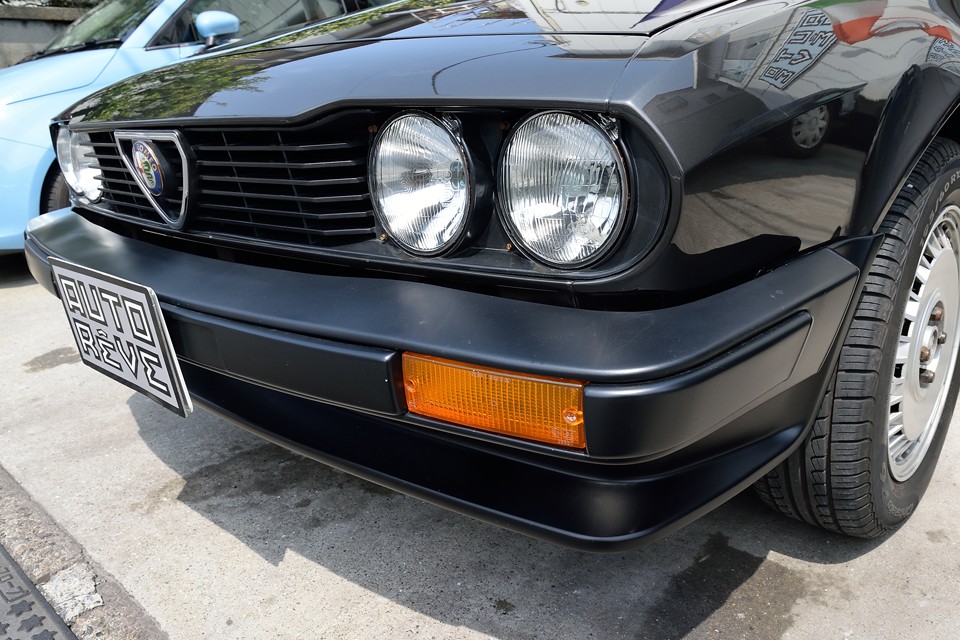 塗装面だけではありません。ご覧の樹脂製バンパーもイメージを損なわないマットブラックで塗装済！