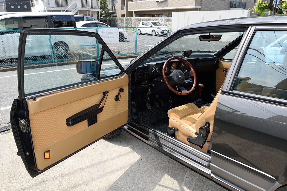 外装に負けず劣らず、インテリアもご納得いただける状態かと・・・それではじっくりとご覧くださいませ！