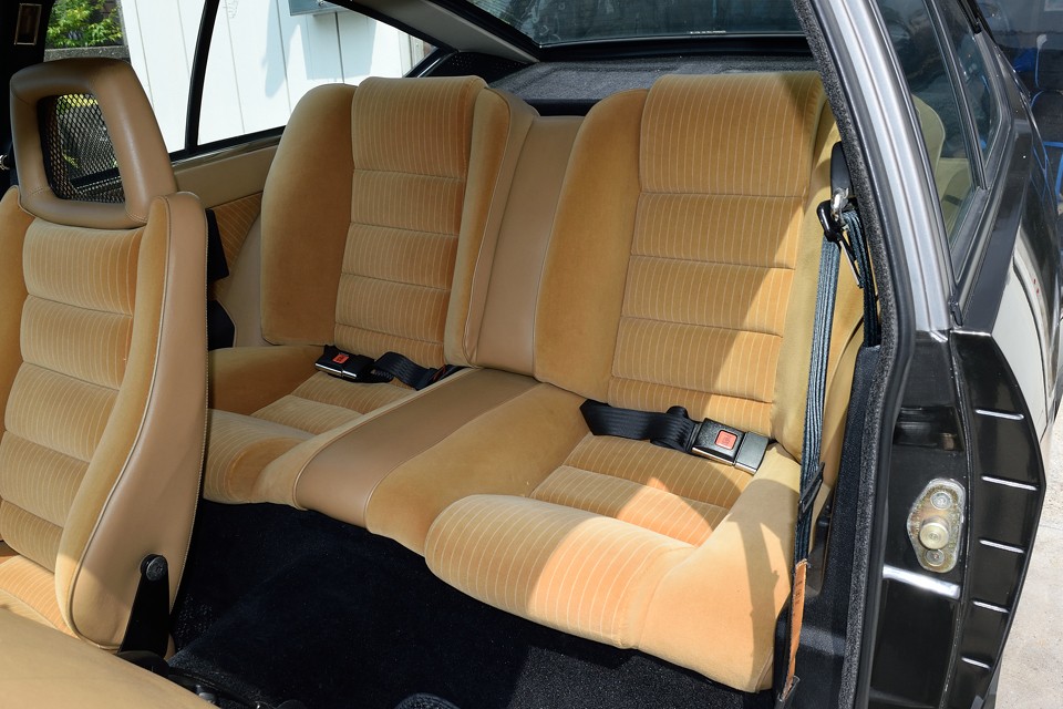 リアシートに至っては未使用と言っても良い状態ではないかと・・・。