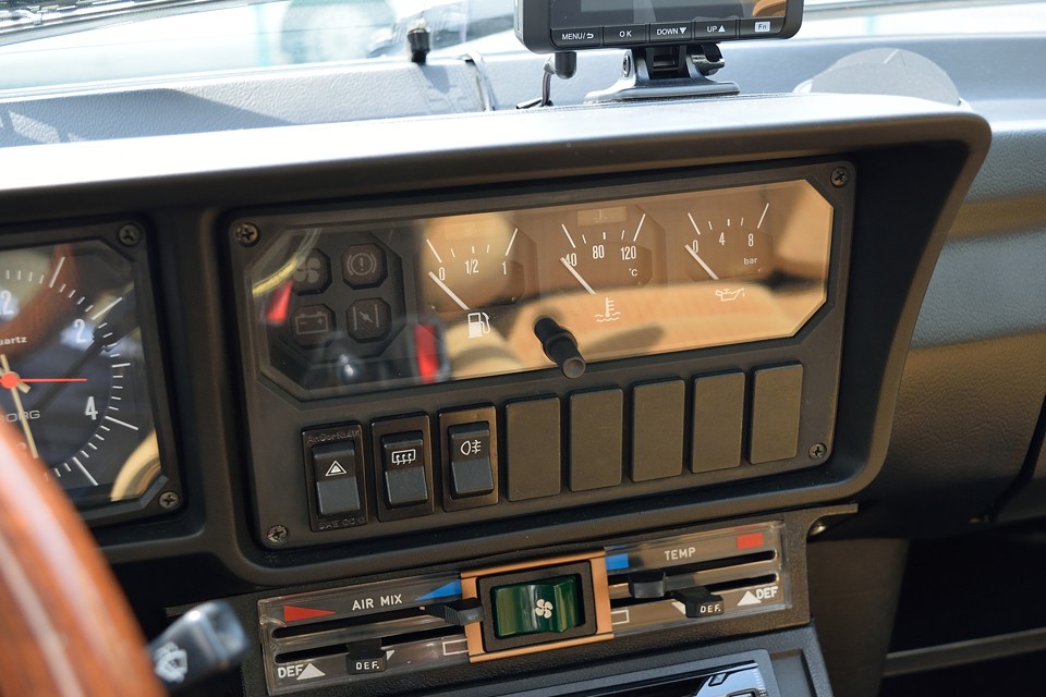 八角形のメーターにやられてしまいます（笑）