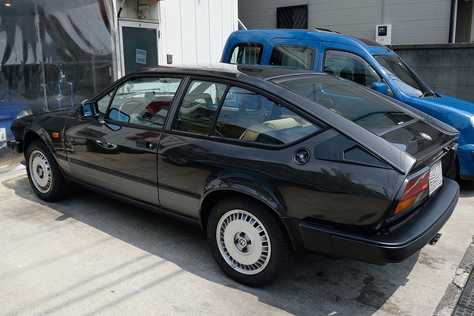 更に平成26年4月にヘッドガスケット、カムカバーガスケット、インマニガスケット、エキマニガスケット、サーモスタット、ラジエターアッパーホース、プロペラシャフトカップリング（フロント・センター・リア）、F左右ショック、タイロッドエンド、Fテンションロッドブッシュ、Fスタビサイドブッシュ、フューエルホース、フューエルフィルタ、フューエルポンプガスケット等交換歴あり。