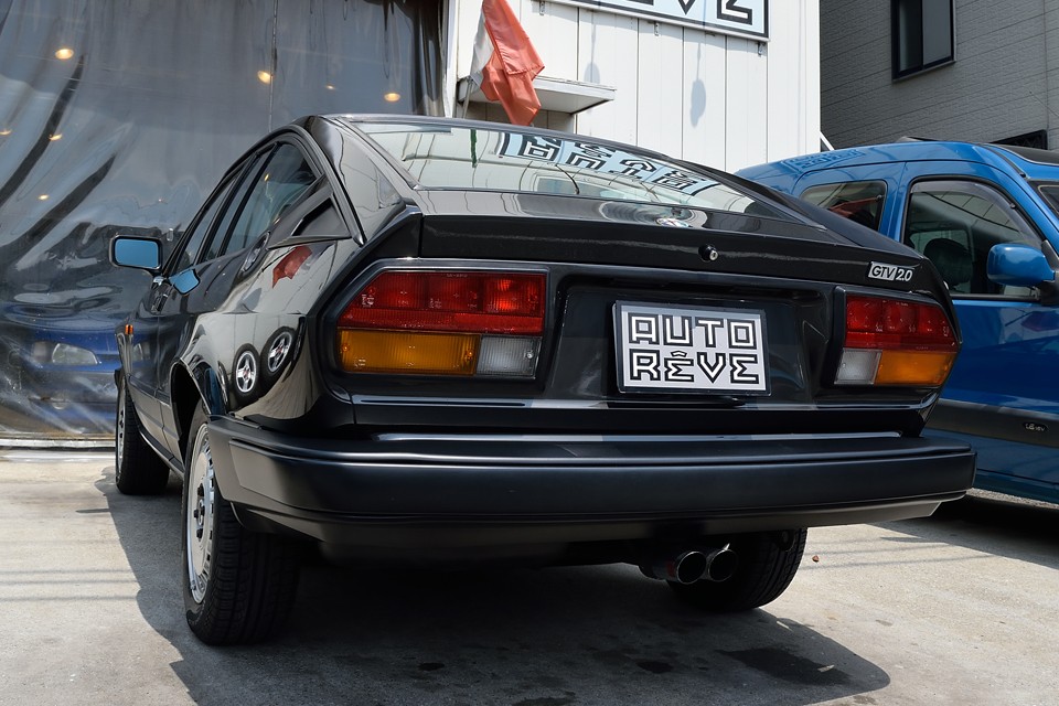 アルフェッタ＝「小さなアルファロメオ」の名には似合わない、シャープで迫力のあるボディシェイプを纏ったアルフェッタGTVは、それまでにないアルファロメオの新しい価値を生み出したモデルと言えるのではないかと・・・。