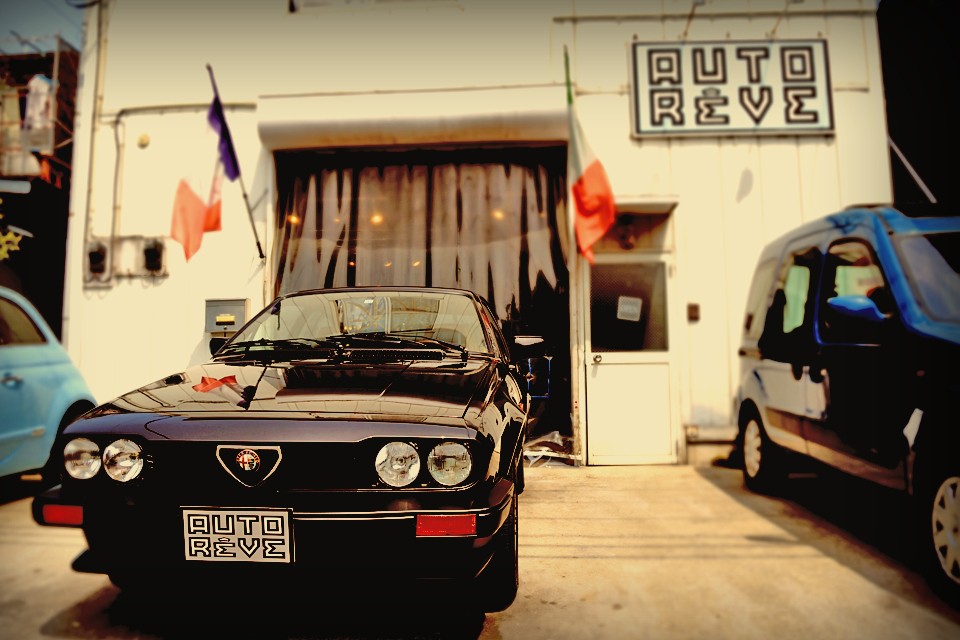 偉大な先代ジュリアの影で、ひっそりと、しかし、したたかに、ジウジアーロの手により、そのボディスタイルを形成していったアルフェッタ・・・。