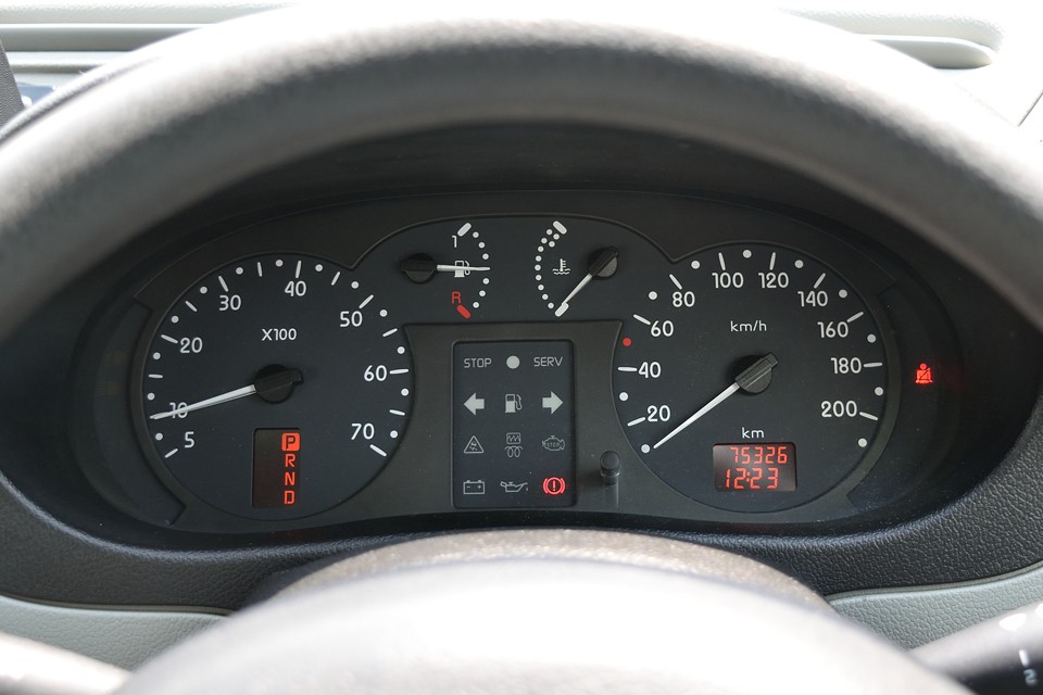 平成19年6月、10,235km時にディーラーにてメーター交換歴ありますので、現在の75,326kmと合わせ、走行距離は85,561kmです。気になるタイミングベルトは平成30年12月、79,686km時にWポンプと合わせ、一式交換歴ありますので当分交換の必要はありませんね。