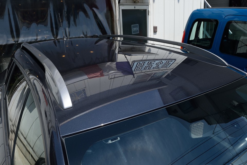 ルーフ塗装もご覧の通りの鏡面状態！ルーフレールを含め、目立つキズや色褪せはありません！