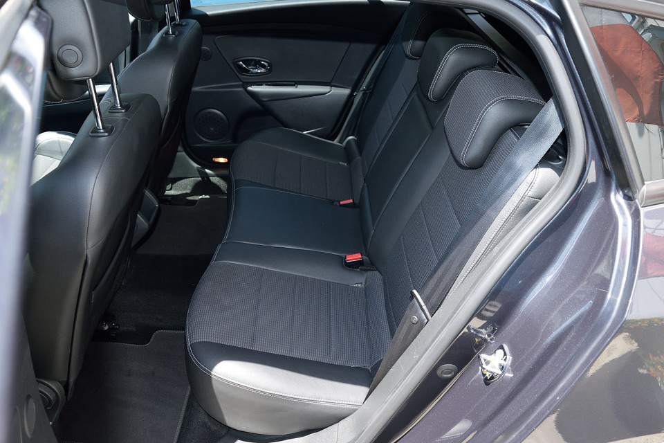 ほぼ使用感を感じないリアシート！これは気持ち良くお乗りいただけると思います。