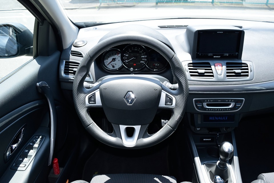 ハンドルの太さ、形状ともに絶妙！握った瞬間に「あっ、これ楽しそう！」