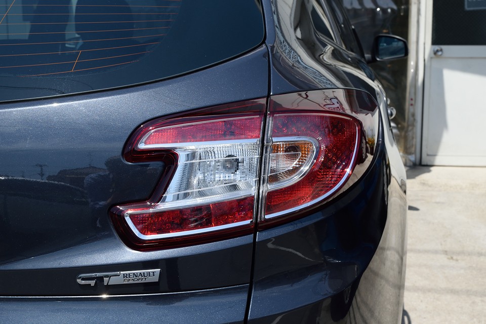 スバルのレ○ォーグに似たリアレンズですが、もちろんこのメガーヌの方が先です。良いものは受け継がれるということ？？？