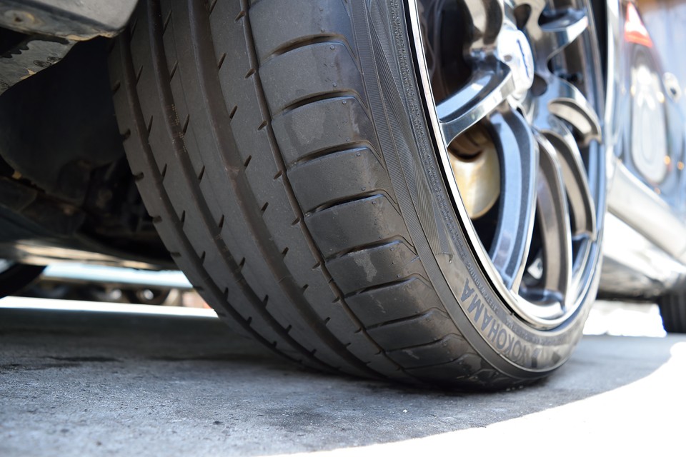 タイヤは高性能なADVAN sportsで残山もタップリ！８分山というところでしょうか。これはうれしいですね。