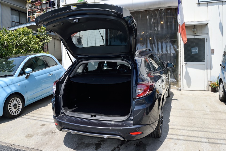 エステートボディですからラゲッジスペースはた～っぷり！日常使用はもちろん、アウトドア趣味なんかにも大活躍間違いなし！