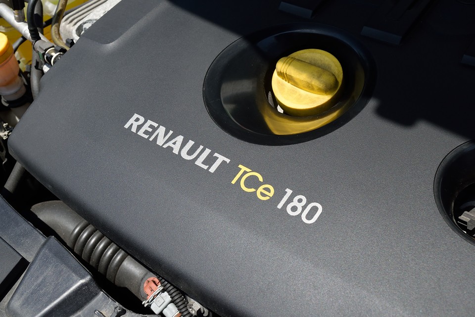 それから気になるタイミングベルトですが、前回交換から４年と、ちょうど交換時期なので、ご成約いただきましたら交換サービスします！安心でしょ。