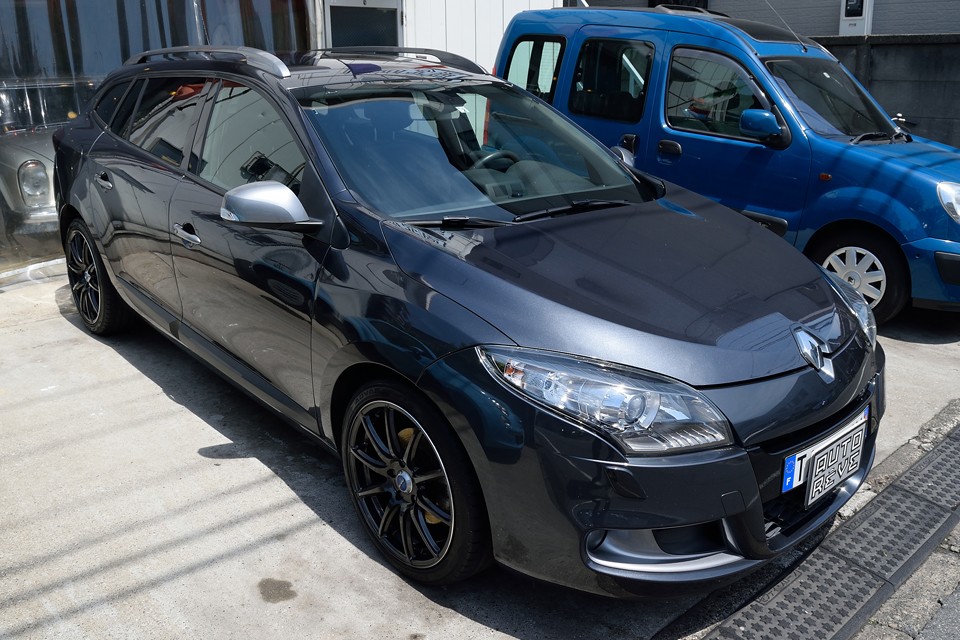 特に、左ハンドルMT車好きの方にとっては、これは大いに気になる1台ではないかと！