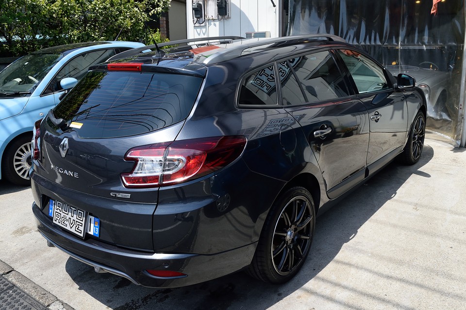 それではここでおさらい。2012（平成24）年式、ルノーメガーヌエステート2.0GT！（GTラインでもGT220でもありません）国内限定30台だけの左ハンドル＆6MT車！走行は9.0万kmと少し多いもののボディはガッチリ！
