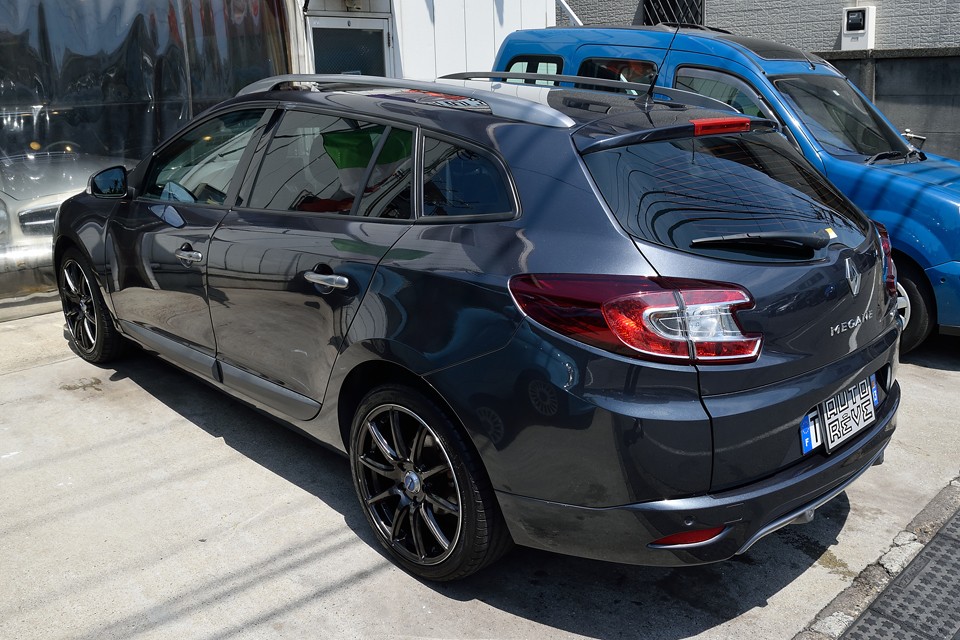 車検は令和3年2月まであり、ご成約いただきましたらタイミングベルト、ウォーターポンプ一式交換サービス！