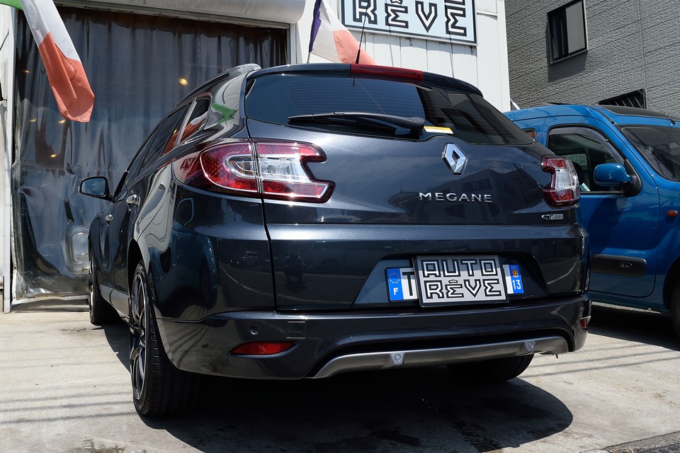 ナビは当時のカロッツェリアの最上位モデル、AVIC-RZ99を装備！地図データも2018年製に更新済なので、どこでも安心お出掛け！