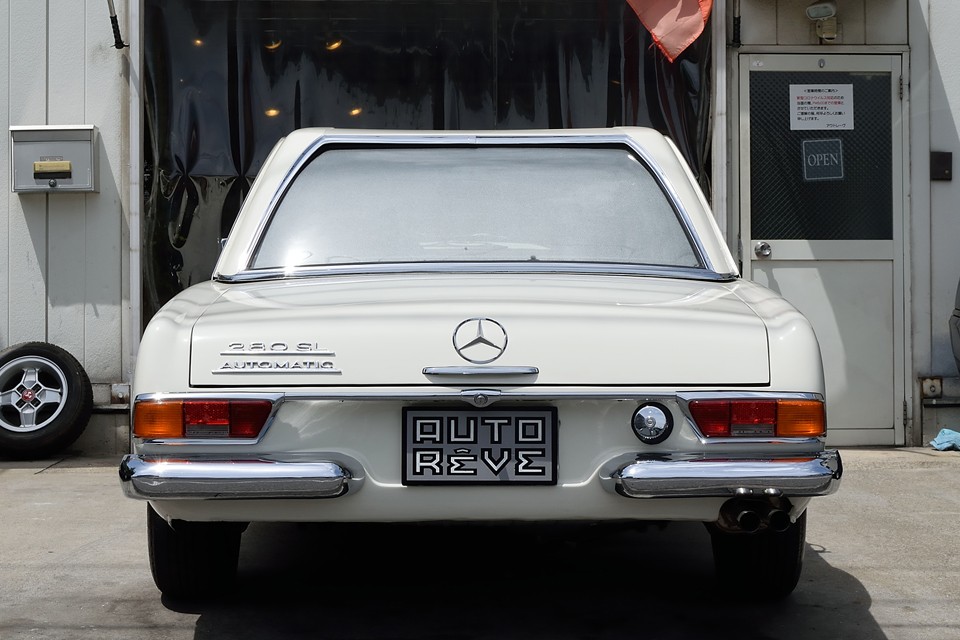 実際のボディサイズ以上にワイド＆ローに感じさせるこのフォルム！美しさはもちろん、車格、荷室の広さ、視界の良さ等すべてを満足させる秀逸のデザイン！