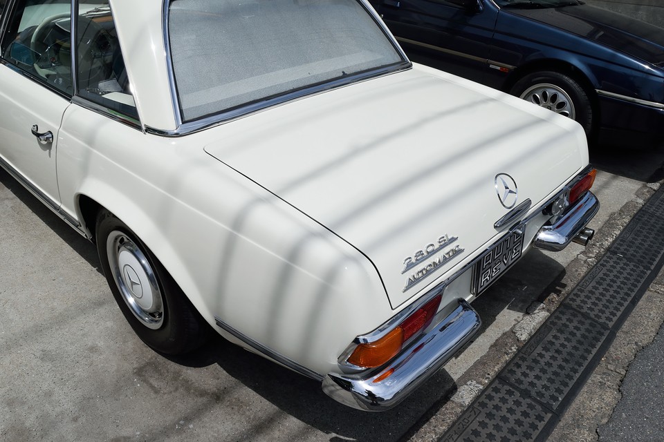 リア周りも気になるようなキズや劣化を感じる箇所はありません。ただただ・・・美しいの一言！